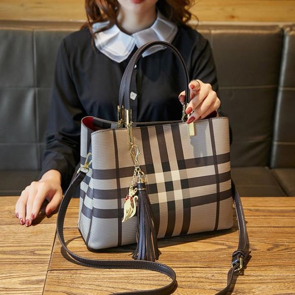 genuine leather handbag 2021 lattice briefcase female bag large-capacity pet totes single-shoulder diagonal bags
genuine leather handbag 2021 lattice briefcase female bag large-capacity pet totes single-shoulder diagonal bags