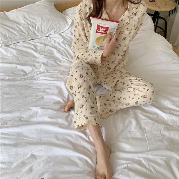 autumn winter crepe cotton two women sleepwear piece set pajamas pants home floral print vintage y106, Black;red
autumn winter crepe cotton two women sleepwear piece set pajamas pants home floral print vintage y106, Black;red