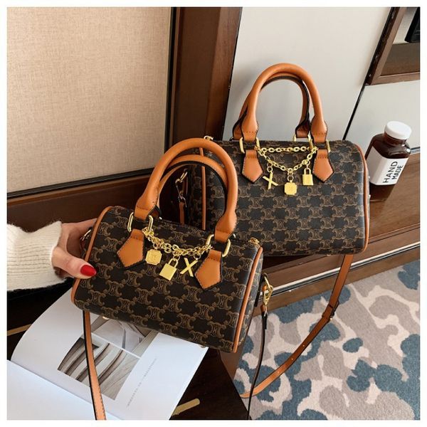 80% off outlet store bag new red hand bag soft handle handbag simple one shoulder messenger factory online sale, Black;red
80% off outlet store bag new red hand bag soft handle handbag simple one shoulder messenger factory online sale, Black;red