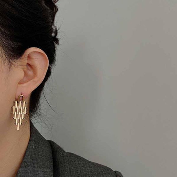 stud autumn 2021 fashion geometric personality retro metal ladder bronze temperament simple women's earrings jewelry trendy, Golden;silver
stud autumn 2021 fashion geometric personality retro metal ladder bronze temperament simple women's earrings jewelry trendy, Golden;silver