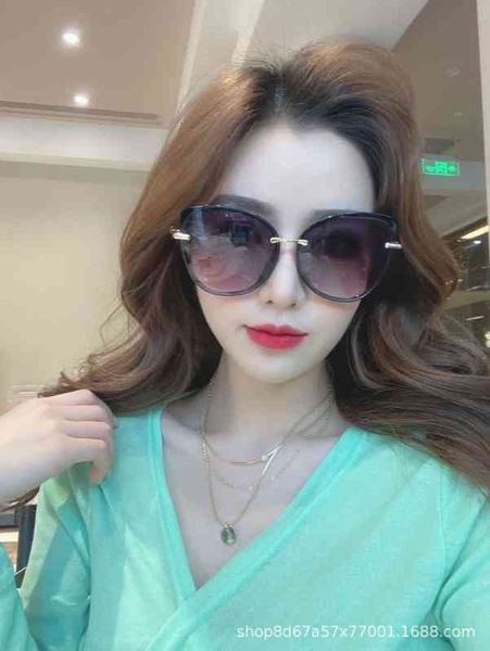 2021 sunglasses, ladies' cat's eye glasses, kwai frame, red ins, quick hand sunshade 6047
2021 sunglasses, ladies' cat's eye glasses, kwai frame, red ins, quick hand sunshade 6047