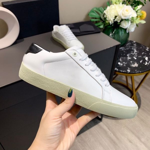 2021 womens mens casual shoes red bottom sneaker mesh patchwork matte leather size35-45, Red;white
2021 womens mens casual shoes red bottom sneaker mesh patchwork matte leather size35-45, Red;white