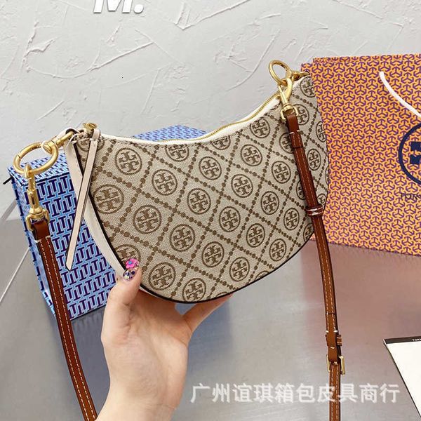 monograw versatile 2021 canvas single shoulder cross arm mahjong embroidered crescent bag
monograw versatile 2021 canvas single shoulder cross arm mahjong embroidered crescent bag