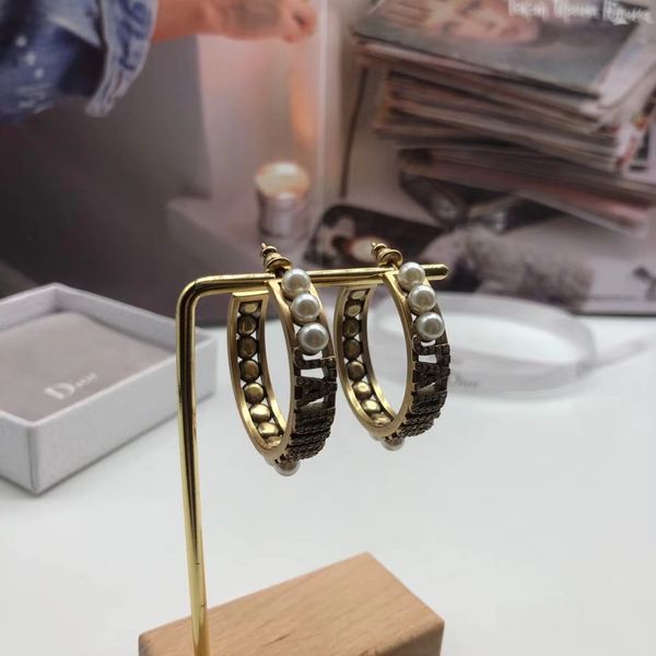 2021 new designer family's letter pearl open earrings female temperament fashion trend, Golden
2021 new designer family's letter pearl open earrings female temperament fashion trend, Golden