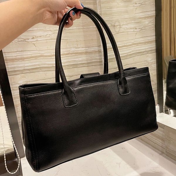 womens vintage classic brand underarm bags clafskin real genuine leather cowhide hard handle totes shoulder street shopping famous luxury de
womens vintage classic brand underarm bags clafskin real genuine leather cowhide hard handle totes shoulder street shopping famous luxury de