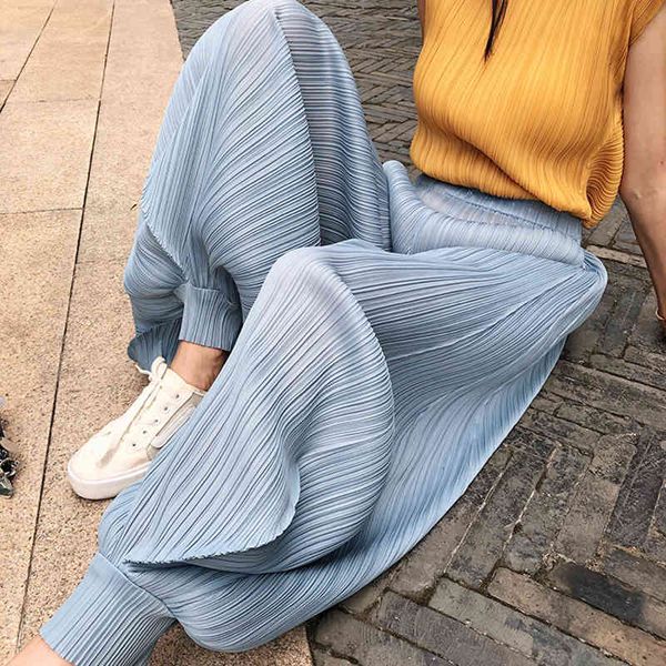 capri miyake plied classic high-waisted bloomers... jeans... plus length... women's long-legged slacks..., Black;white
capri miyake plied classic high-waisted bloomers... jeans... plus length... women's long-legged slacks..., Black;white