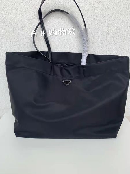 2022 ladies large brand bag shopping bag fashion recycled nylon tote shoulder luxury designer handbag
2022 ladies large brand bag shopping bag fashion recycled nylon tote shoulder luxury designer handbag
