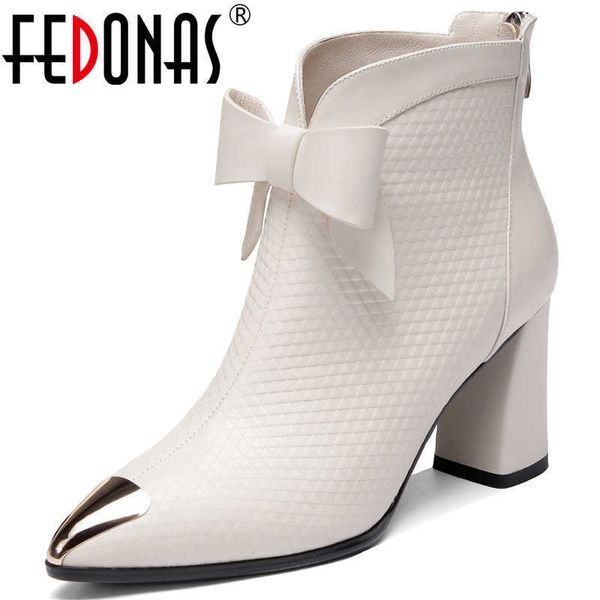 sweet ankle boots for girls butterfly knot genuine leather shoes woman heels winter wedding party chlsea 210528, Black
sweet ankle boots for girls butterfly knot genuine leather shoes woman heels winter wedding party chlsea 210528, Black