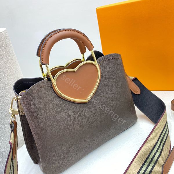 love hearts shopping bag designer handbag cross body lady handle shoulder famous leather fashion star open bucket women interior zipper pock
love hearts shopping bag designer handbag cross body lady handle shoulder famous leather fashion star open bucket women interior zipper pock