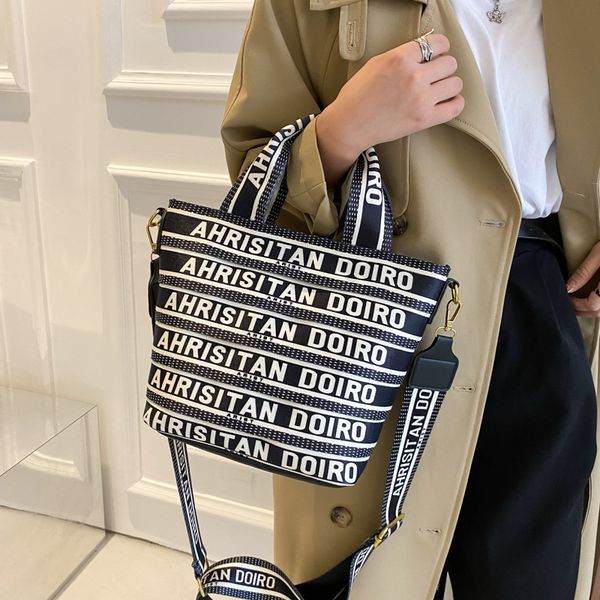 factory direct sale 75% off small women's messenger 2021 new korean trendy suspender letter one shoulder tote canvas bags bags
factory direct sale 75% off small women's messenger 2021 new korean trendy suspender letter one shoulder tote canvas bags bags