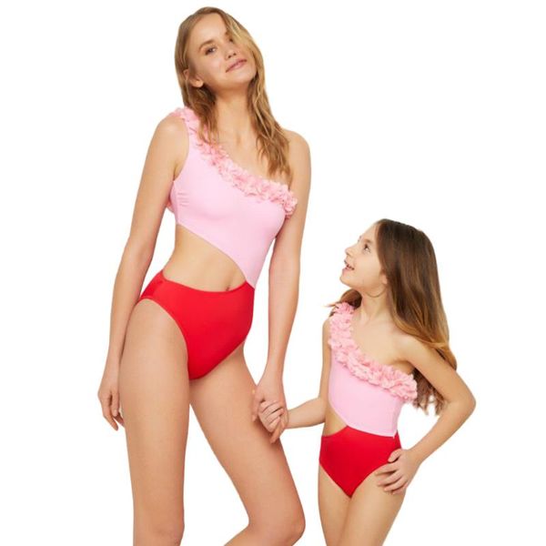 family matching mother swimsuit daughter women kid baby girl 3d floral one piece bikini swimwear bathing suit one-piece suits
family matching mother swimsuit daughter women kid baby girl 3d floral one piece bikini swimwear bathing suit one-piece suits