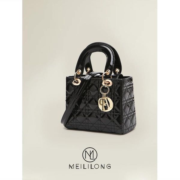 factory s fashion princess bag fashion net red versatile messenger bag women autumn winter atmosphere shoulder designerss luxuryss hand yw
factory s fashion princess bag fashion net red versatile messenger bag women autumn winter atmosphere shoulder designerss luxuryss hand yw
