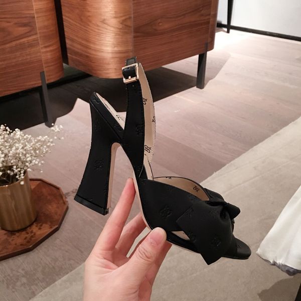 2021 good quality fashion women luxurys designers shoes designer sandals womens luxury high heels sandal dress shoess with box size 35-40 -g, Black
2021 good quality fashion women luxurys designers shoes designer sandals womens luxury high heels sandal dress shoess with box size 35-40 -g, Black