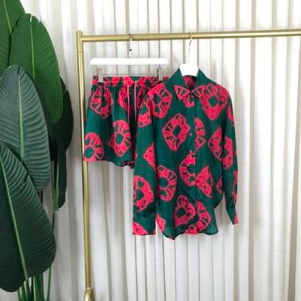 women's tracksuits 2021 autumn women fashion red pattern dark green print long sleeve blouses shouts suit silk, Gray
women's tracksuits 2021 autumn women fashion red pattern dark green print long sleeve blouses shouts suit silk, Gray