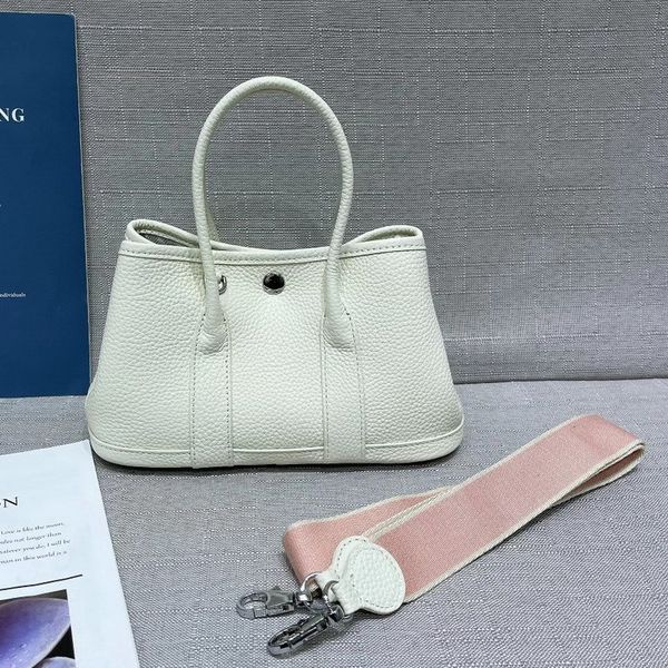 75% off luxury handbag 2021 spring new women's 20cm25cm head leather small mini garden portable messenger bag x173
75% off luxury handbag 2021 spring new women's 20cm25cm head leather small mini garden portable messenger bag x173