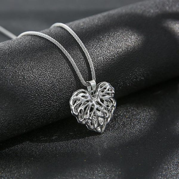 woman long pendant necklace hollow loving heart chain necklaces silver\gold cute 2021 unique zircon inside jewelry gift
woman long pendant necklace hollow loving heart chain necklaces silver\gold cute 2021 unique zircon inside jewelry gift