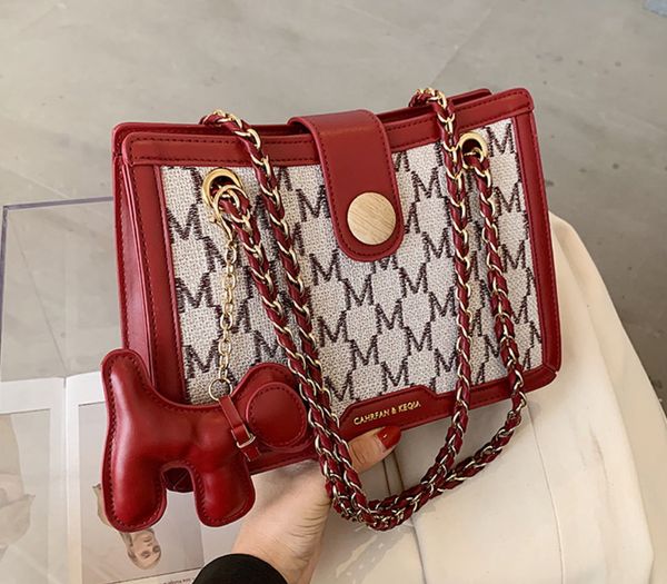 women's shoulder bags 2021 quality thick metal chain shoulder purses and handbag women clutch bags ladies hobo bag messenger bags
women's shoulder bags 2021 quality thick metal chain shoulder purses and handbag women clutch bags ladies hobo bag messenger bags