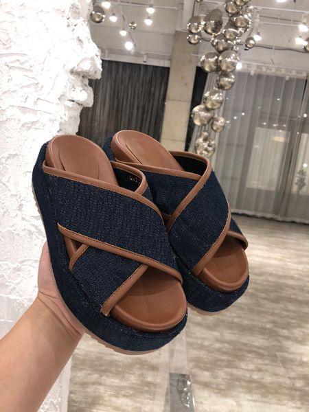 woman slippers fashion beach thick bottom slipper classic platform alphabet lady sandals leather high heel slides with box large size 35-42, Black
woman slippers fashion beach thick bottom slipper classic platform alphabet lady sandals leather high heel slides with box large size 35-42, Black