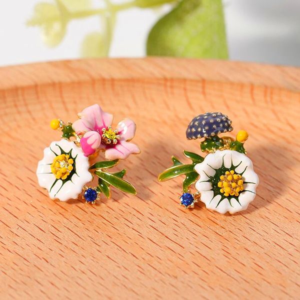 french enamel glaze flower earrings female fashion flowers earrings dripping asymmetric white daisy flower elegant earrings, Golden
french enamel glaze flower earrings female fashion flowers earrings dripping asymmetric white daisy flower elegant earrings, Golden