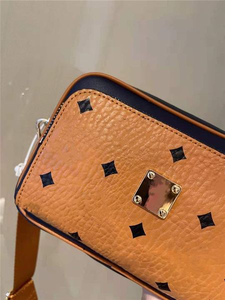 high-quality camera bags classic embroidery shoulder strap adjustable luxury designer ladies handbags large-capacity one-shoulder diagonal
high-quality camera bags classic embroidery shoulder strap adjustable luxury designer ladies handbags large-capacity one-shoulder diagonal