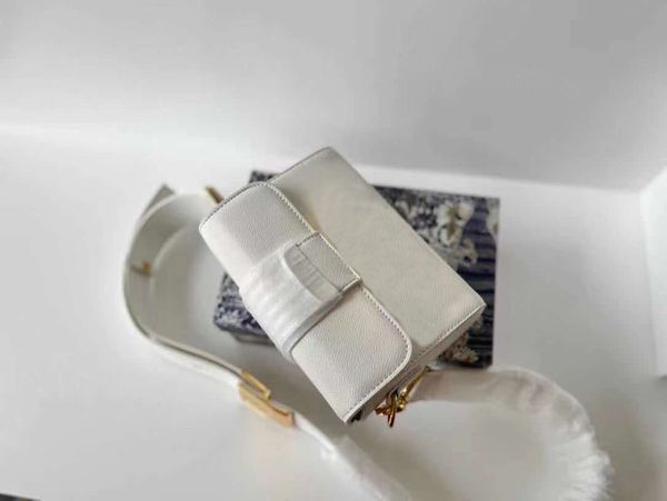 mini size square shoulder bag women's fashion handbags trend style designers ribbons grace 5-color luxurys metal letter buckle purse
mini size square shoulder bag women's fashion handbags trend style designers ribbons grace 5-color luxurys metal letter buckle purse