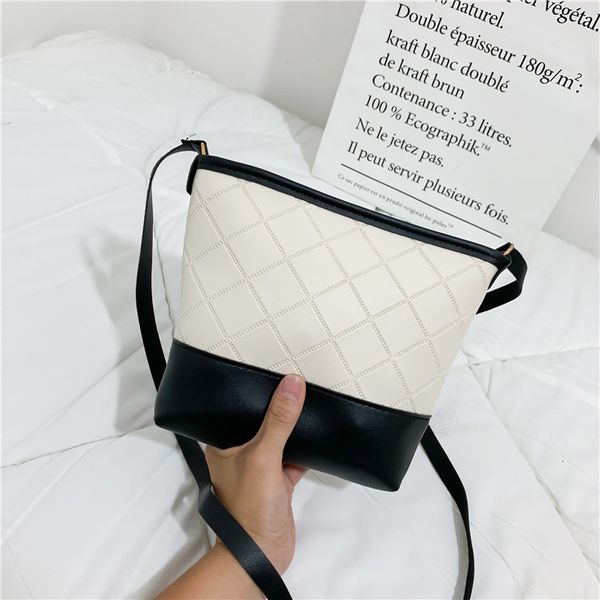 pu womens shoulder bag waterproof large capacity computer bag striped womens messenger bag discount bags for women 2021 girl
pu womens shoulder bag waterproof large capacity computer bag striped womens messenger bag discount bags for women 2021 girl