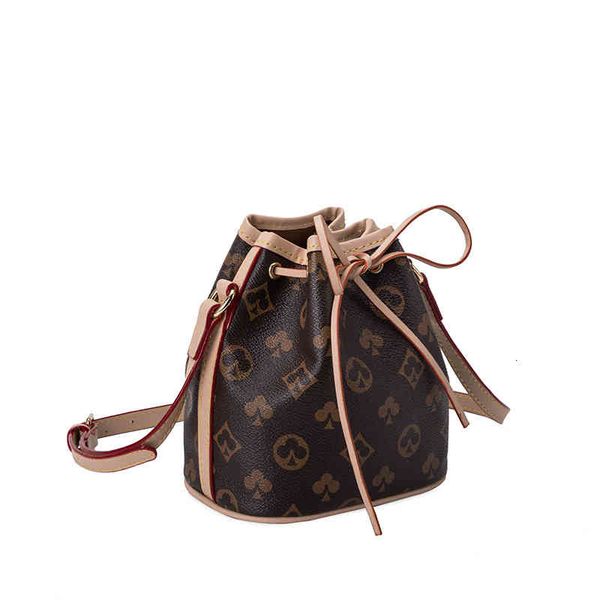 handbag messenger bag women's fashion versatile printed single shoulder drawstring mini mobile phone bucket, Black;red
handbag messenger bag women's fashion versatile printed single shoulder drawstring mini mobile phone bucket, Black;red