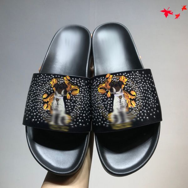 2021 slipper designer slide summer sandals fashion men beach indoor flat flip flops leather luxurys shoes mens slippers with box size 39-45, Black
2021 slipper designer slide summer sandals fashion men beach indoor flat flip flops leather luxurys shoes mens slippers with box size 39-45, Black