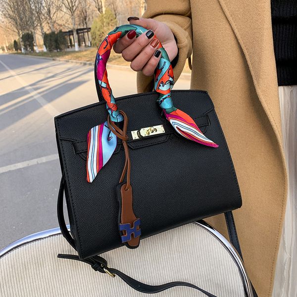 factory outlet design fashion bag 2021 new silk scarf women's handbag texture one shoulder messenger bag versatile trend
factory outlet design fashion bag 2021 new silk scarf women's handbag texture one shoulder messenger bag versatile trend