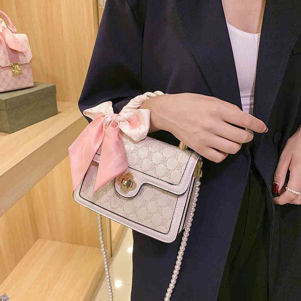 2022 factory wholesale handbag french bag pearl chain camellia oblique cross portable women's oil wax leather lock
2022 factory wholesale handbag french bag pearl chain camellia oblique cross portable women's oil wax leather lock