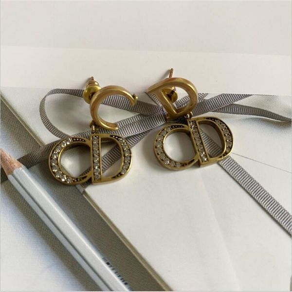 20-year-old new inlaid brilliant diamonds earrings female red anti allergy silver needle earrings female, Golden;silver
20-year-old new inlaid brilliant diamonds earrings female red anti allergy silver needle earrings female, Golden;silver