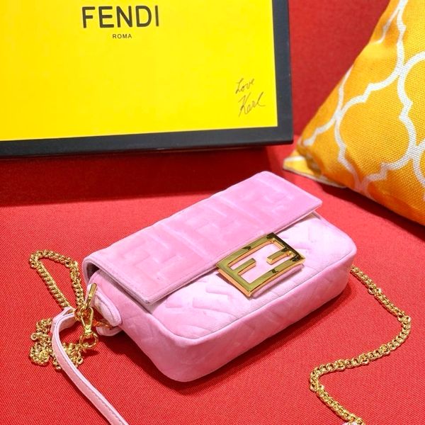 latest bag in 2021, star's single shoulder messenger handbag, meets the girl's heart
latest bag in 2021, star's single shoulder messenger handbag, meets the girl's heart