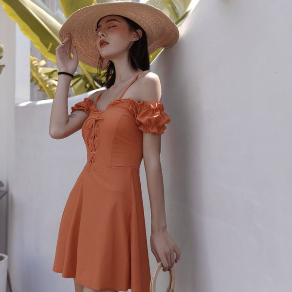 Women's bathing suit from separate swimsuit piece May Beach young woman with no back employs elastan animals, White;black
Women's bathing suit from separate swimsuit piece May Beach young woman with no back employs elastan animals, White;black