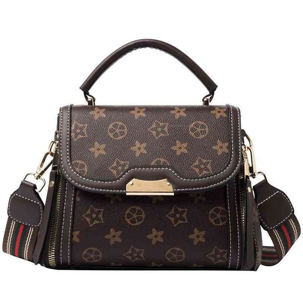 2022 factory wholesale new portable fashion trend single shoulder messenger bag spring net red texture printed small square women's bag
2022 factory wholesale new portable fashion trend single shoulder messenger bag spring net red texture printed small square women's bag