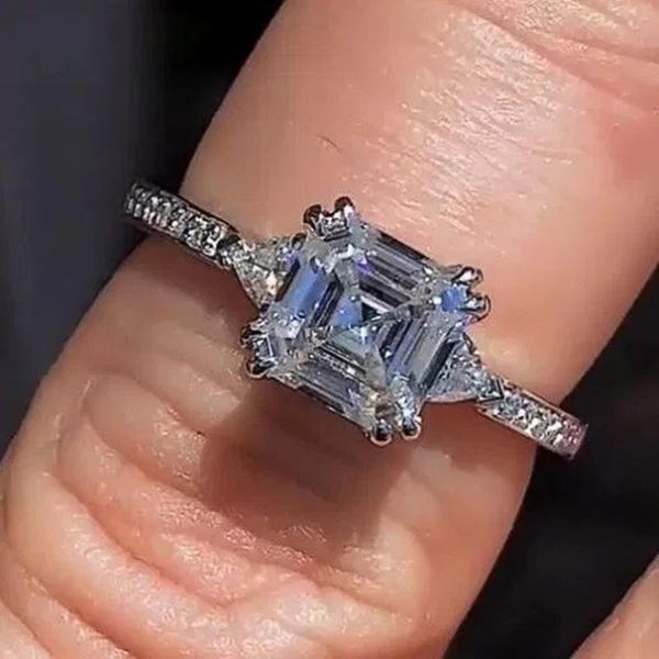wedding rings simple and elegant for women luxury silver color transparent cubic zirconia fashion engagement jewelry 2021, Slivery;golden
wedding rings simple and elegant for women luxury silver color transparent cubic zirconia fashion engagement jewelry 2021, Slivery;golden