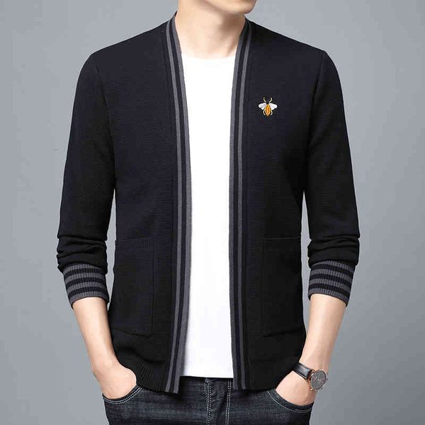 men's sweaters bee embroidery knitted cardigan autumn long sleeve slim fit sweater coat business casual sweatercoat streetwear clo, White;black
men's sweaters bee embroidery knitted cardigan autumn long sleeve slim fit sweater coat business casual sweatercoat streetwear clo, White;black