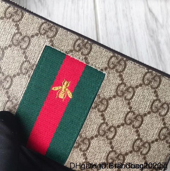 2020 in 2021, the factory sells fashionable women's bags, wallets, personalized card bags and men's wallet cards.aaa10, Red;black
2020 in 2021, the factory sells fashionable women's bags, wallets, personalized card bags and men's wallet cards.aaa10, Red;black