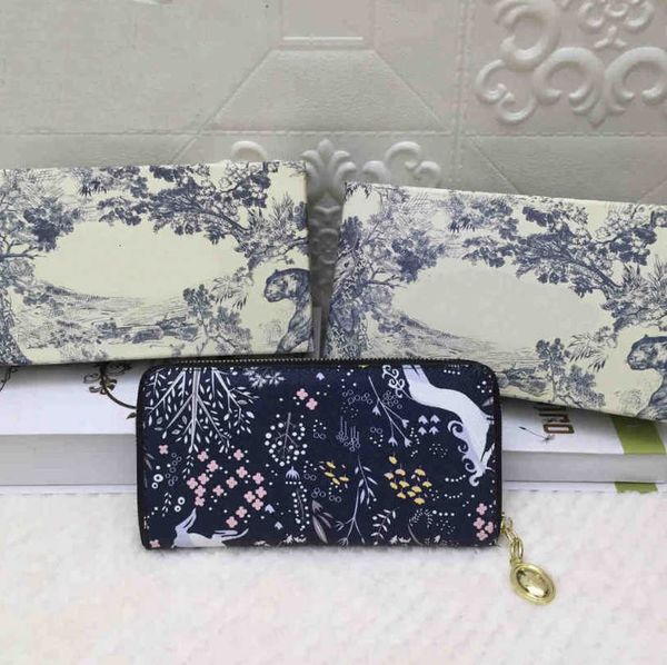 2021 lady wallets fashion women card holders purse classic wallet multi-function multi-card letter pattern hand bag with box
2021 lady wallets fashion women card holders purse classic wallet multi-function multi-card letter pattern hand bag with box