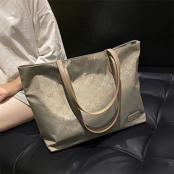 purse big women's tote bag new signature oxford cloth hand versatile leisure large capacity shoulder bag
purse big women's tote bag new signature oxford cloth hand versatile leisure large capacity shoulder bag