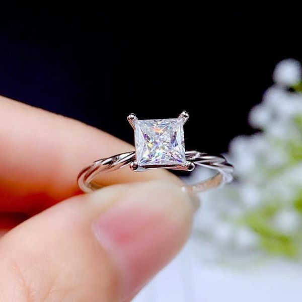 cluster rings moissanite 1 square diamond ring contains certificate 925 sterling silver, beautiful color, Golden;silver
cluster rings moissanite 1 square diamond ring contains certificate 925 sterling silver, beautiful color, Golden;silver