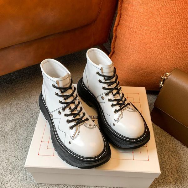 queens platform boots luxurys designers shoes london am black white martin boot patent leather sport sneakers women stitching design
queens platform boots luxurys designers shoes london am black white martin boot patent leather sport sneakers women stitching design