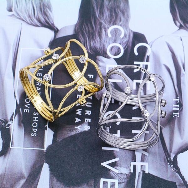 napkin rings 8pcs/metal hollow diamond-studded ring table decoration suitable for family gatherings, western , el banquets
napkin rings 8pcs/metal hollow diamond-studded ring table decoration suitable for family gatherings, western , el banquets