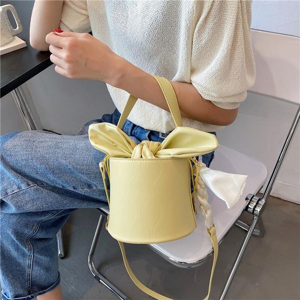evening bags high-quality pu leather pure color tote shoulder crossbody bucket bag retro ethnic female designer handbag messenger
evening bags high-quality pu leather pure color tote shoulder crossbody bucket bag retro ethnic female designer handbag messenger