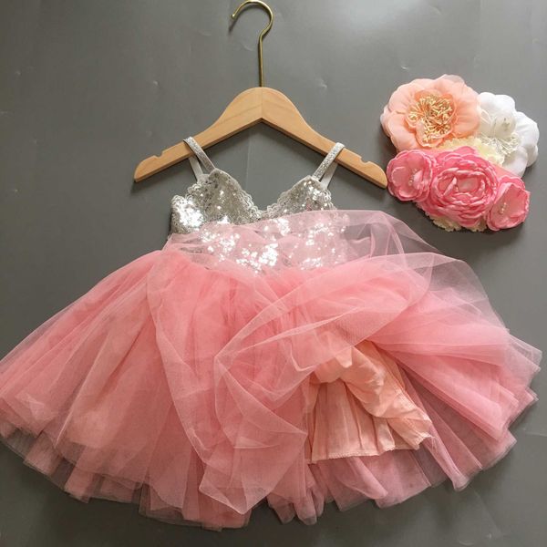 1pc luxury baby girl gold sequined guaze dresses elegant bling sleeveless toddler tutu dress kids evening 210529, Red;yellow
1pc luxury baby girl gold sequined guaze dresses elegant bling sleeveless toddler tutu dress kids evening 210529, Red;yellow