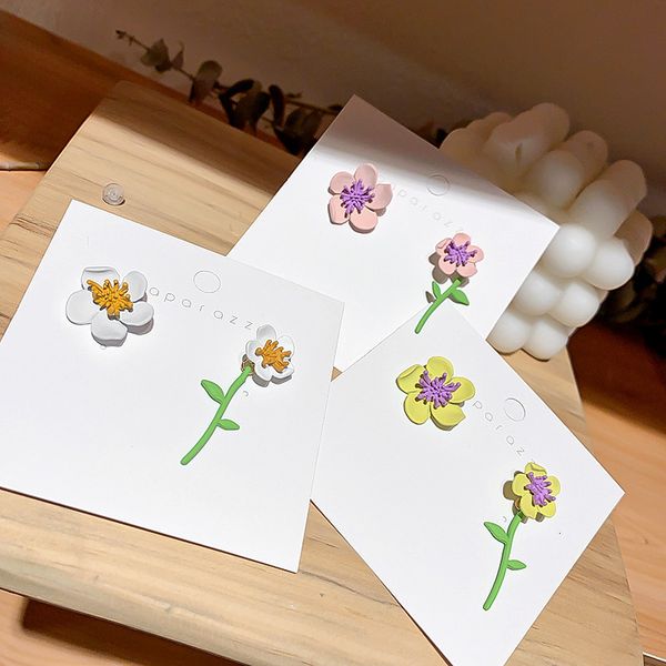 925 silver needle fashion fashion metal asymmetric flower simple personality sweet versatile earrings
925 silver needle fashion fashion metal asymmetric flower simple personality sweet versatile earrings