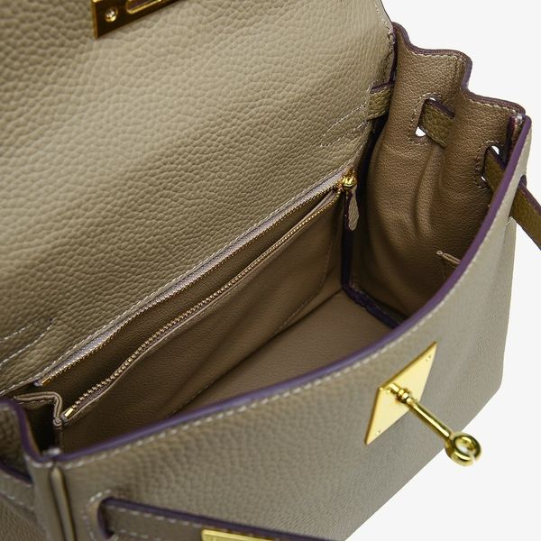 straight leather lady's messenger trend lock bag
straight leather lady's messenger trend lock bag