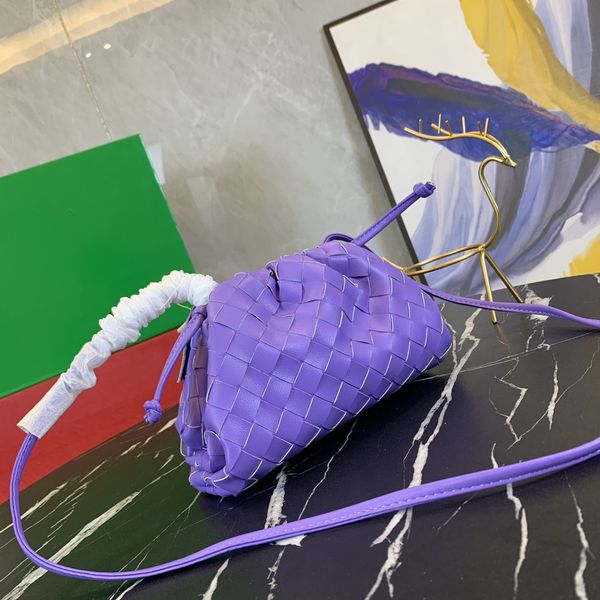 2021 luxury handbags women designer clutches pouch ins weaving pu leather cloud bag soft wrinkled dumpling shoulder messenger 22x12x7cm 0617
2021 luxury handbags women designer clutches pouch ins weaving pu leather cloud bag soft wrinkled dumpling shoulder messenger 22x12x7cm 0617