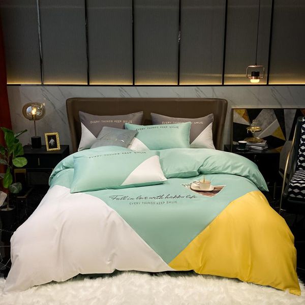 bedding sets ice silk bed bag embroidery flower color matching four-piece suit washed sheets quilt cover hat sleeping naked
bedding sets ice silk bed bag embroidery flower color matching four-piece suit washed sheets quilt cover hat sleeping naked