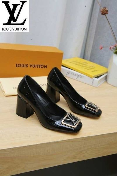shoes mules loafers designer sandals slippers luxury slides pumps women ballerinas sneakers dress high heels blat, Black;white
shoes mules loafers designer sandals slippers luxury slides pumps women ballerinas sneakers dress high heels blat, Black;white
