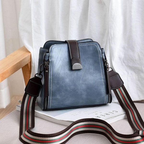 women's designer messenger bags retro pu leather ladies crossbody fashion wide strap handbag for girls sac a main de luxe cross body
women's designer messenger bags retro pu leather ladies crossbody fashion wide strap handbag for girls sac a main de luxe cross body
